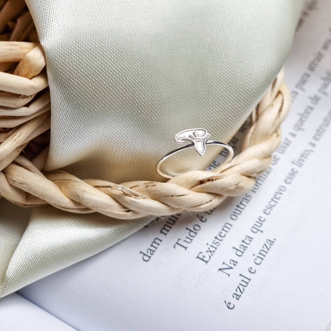 Anel de Prata Flor Copo de Leite