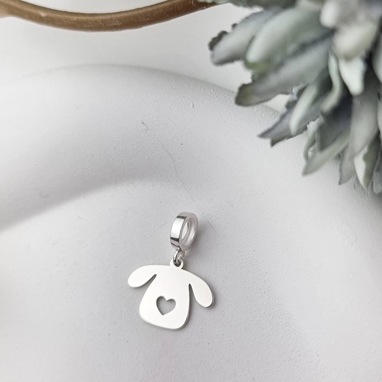 Berloque de Prata Cachorro Coração Vazado