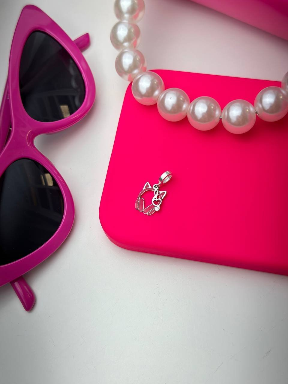 Berloque de Prata Duplo Fone Resinado Rosa Pink e Clave de Sol