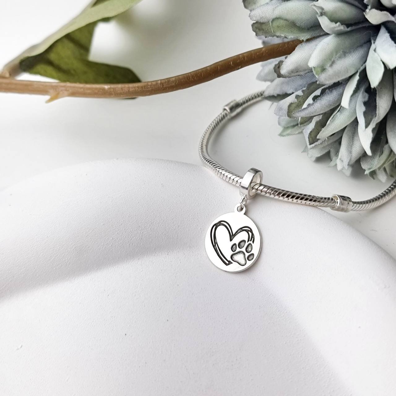 Berloque de Prata Medalha Coração Patinha