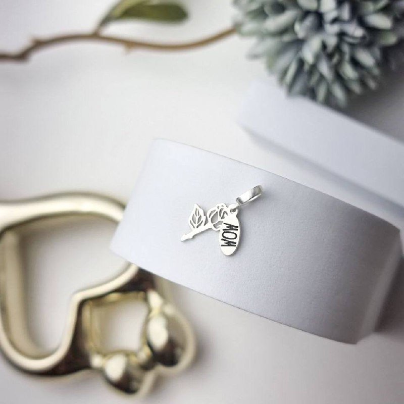 Berloque de Prata Patuá Rosa Vazado Mom