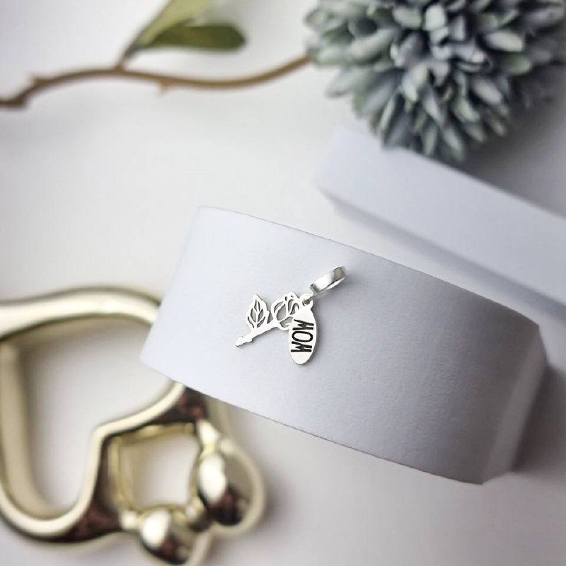 Berloque de Prata Patuá Rosa Vazado Mom