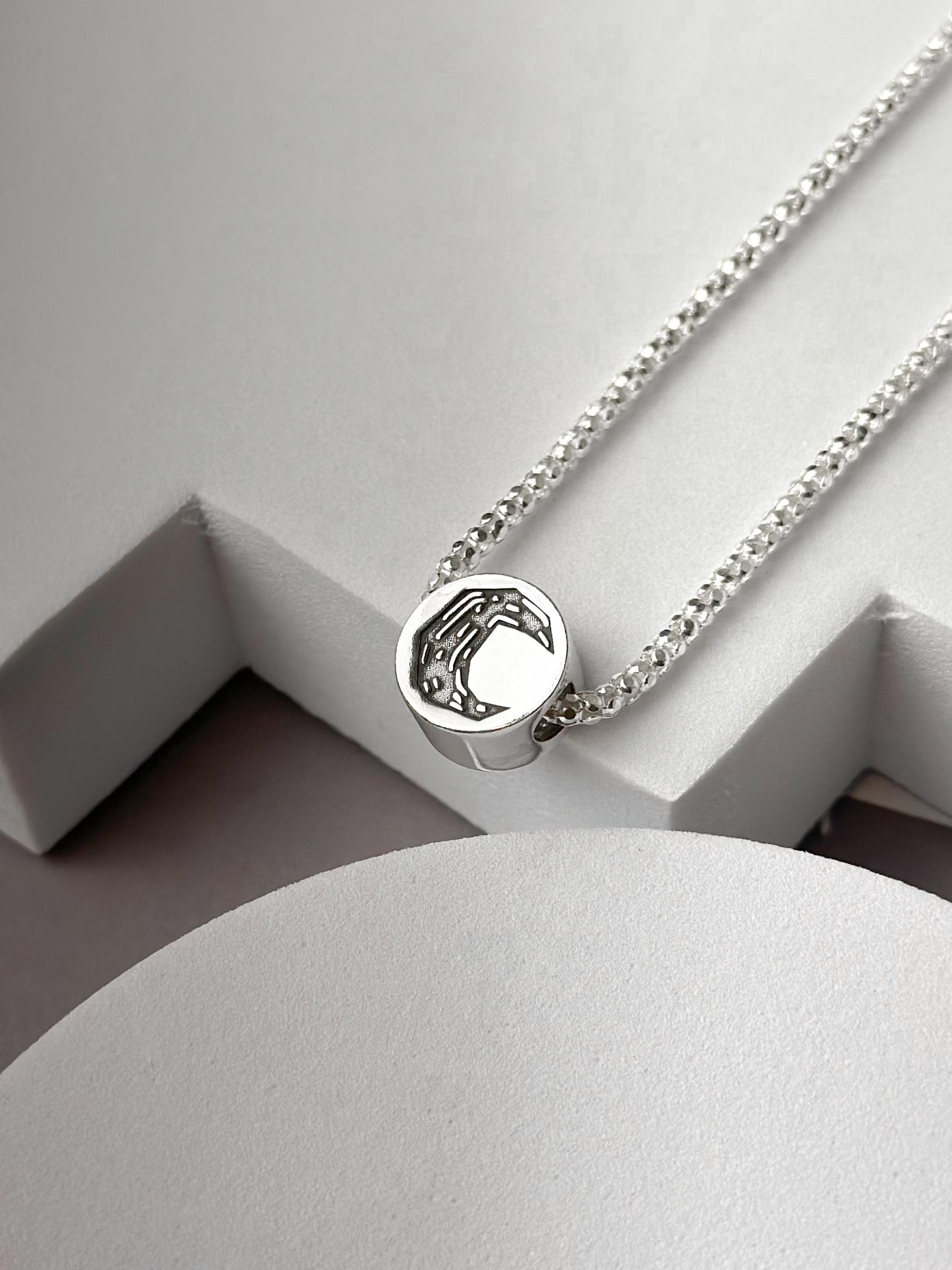 Berloque de Prata Separador Sol e Lua Nordestina