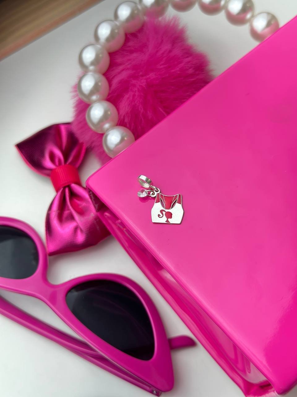 Berloque de Prata Top Academia Barbie Resinado e Zircônia