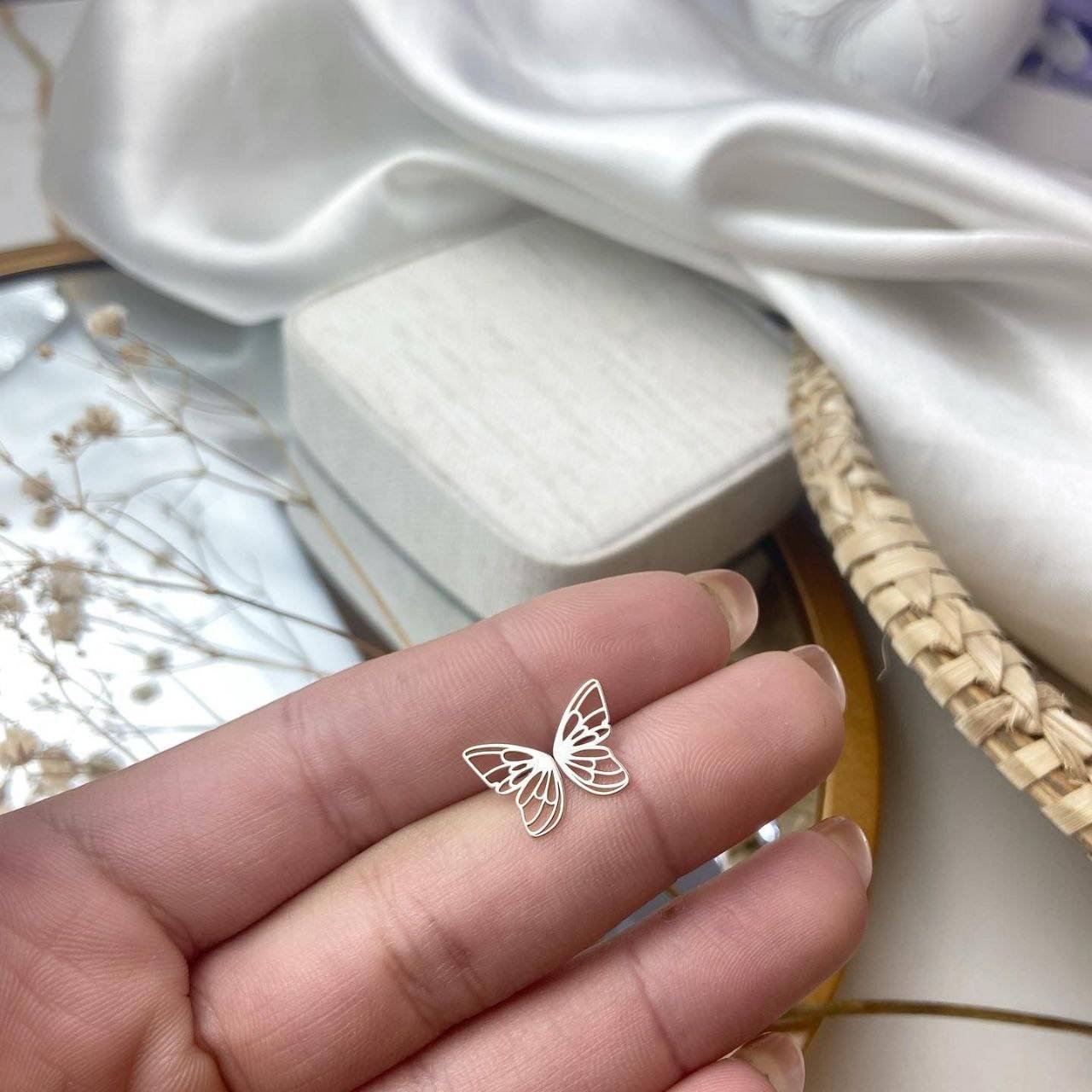 Brinco de Prata Borboleta Vazado com Corrente