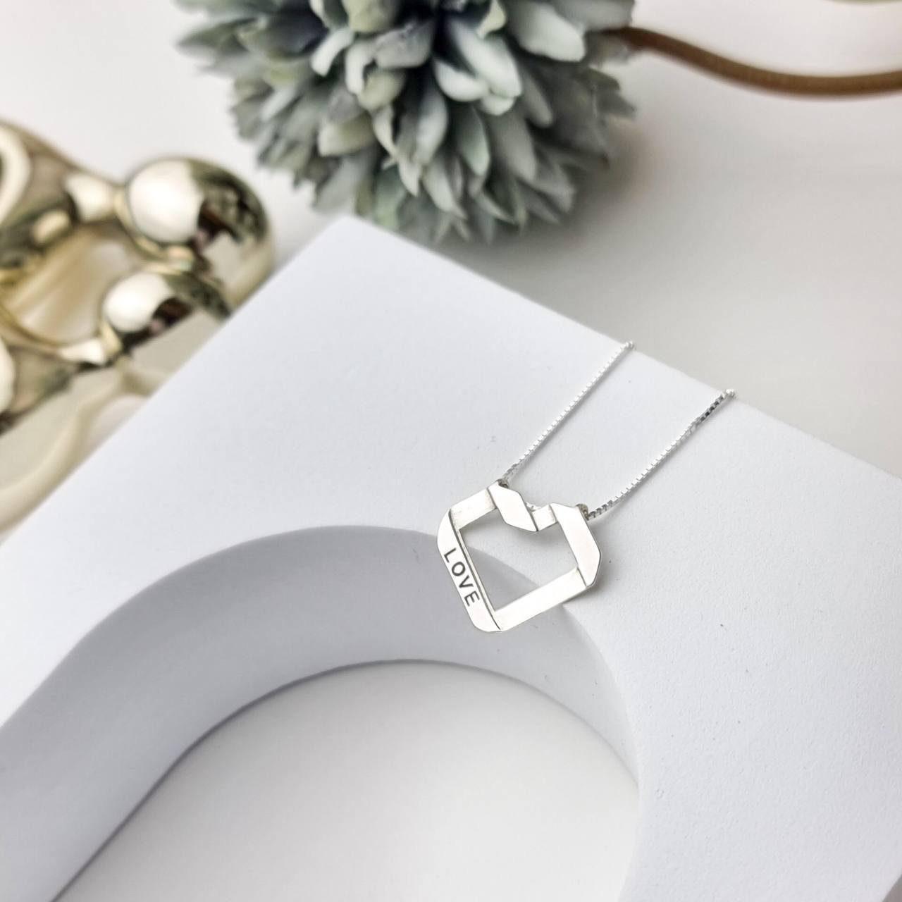 Colar de Prata Coração Dobrado Love