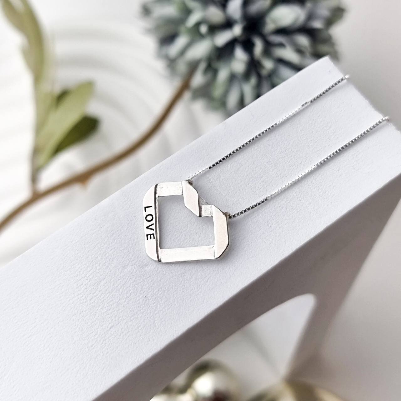 Colar de Prata Coração Dobrado Love