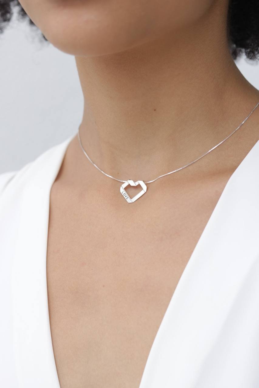 Colar de Prata Coração Dobrado Love