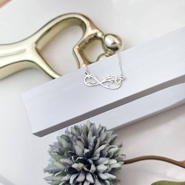 Colar de Prata Infinito Florido