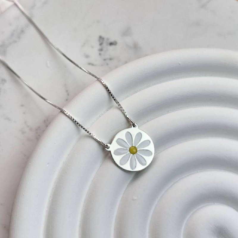 Colar de Prata Margarida Medalha Resinado