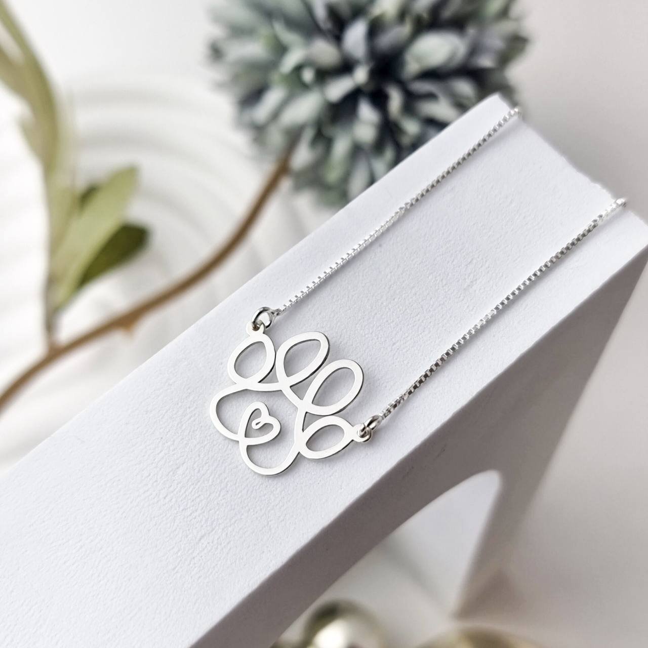 Colar de Prata Vazado Pata Com Coração