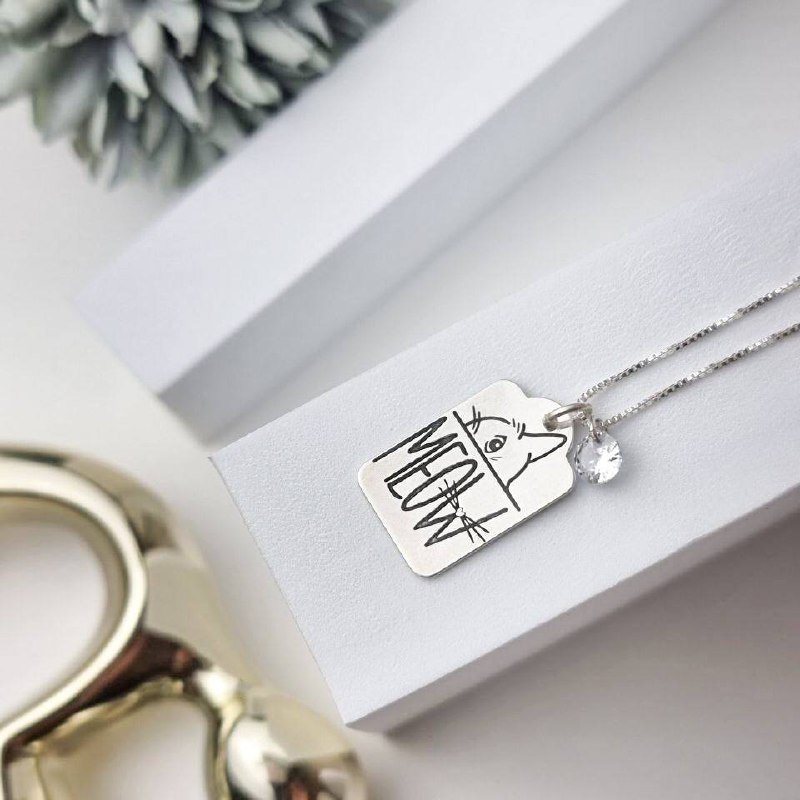 Colar de Prata Patuá Etiqueta Meow e Zircônia