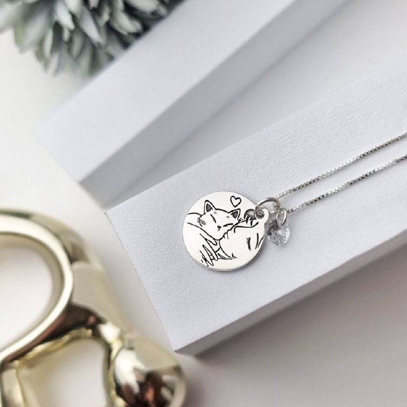 Colar de Prata Patuá Medalha Beijo Gatinho e Zircônia