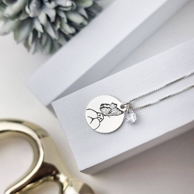 Colar de Prata Patuá Medalha Focinho Borboleta e Zircônia