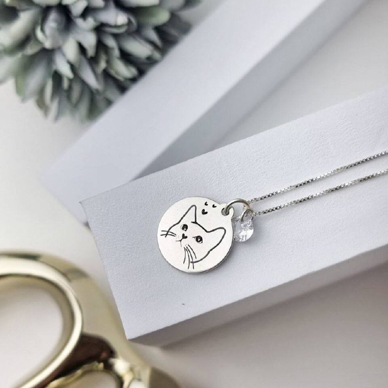 Colar de Prata Patuá Medalha Gatinho Corações e Zircônia