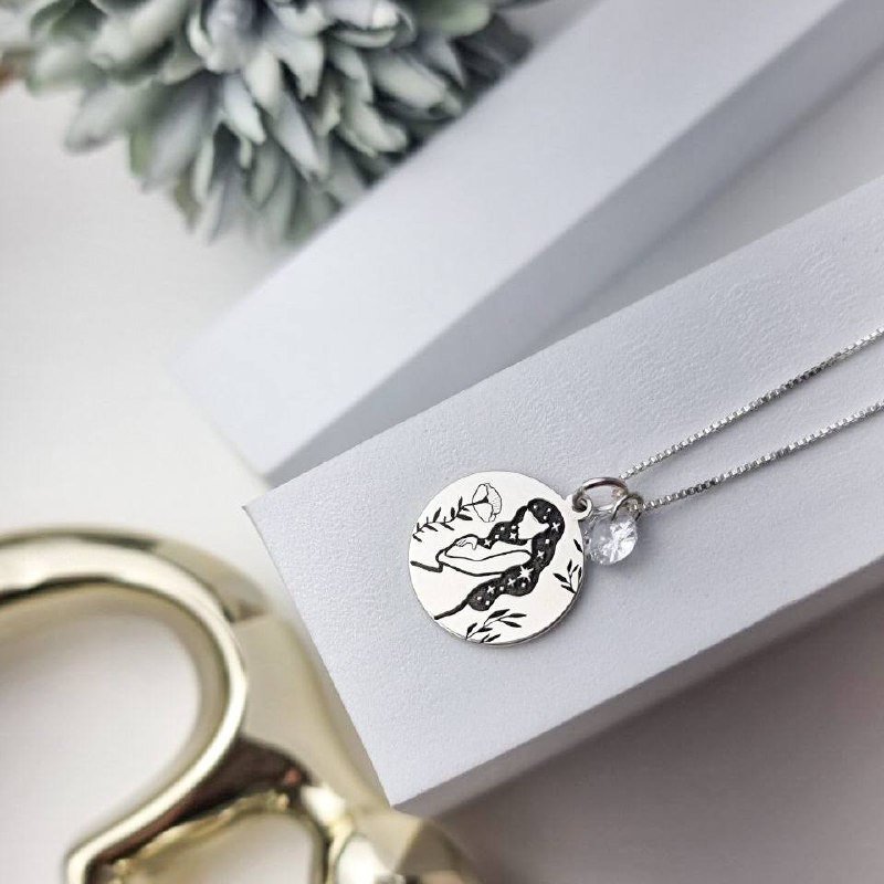 Colar de Prata Patuá Medalha Gerando Amor e Zircônia