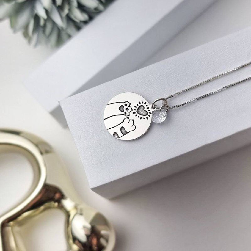 Colar de Prata Patuá Medalha Patinha Coração e Zircônia