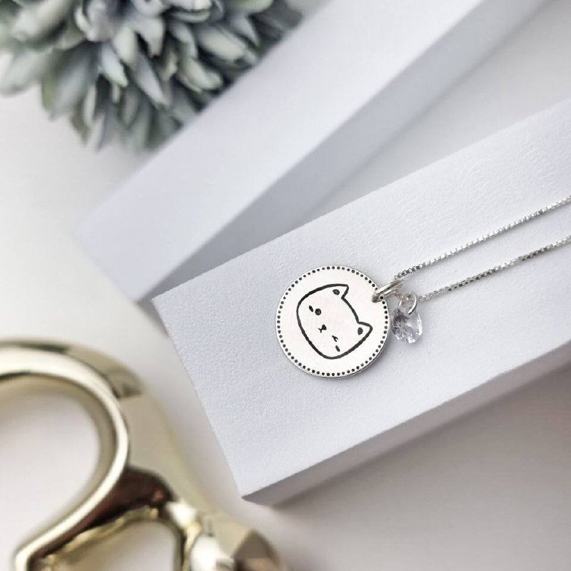 Colar de Prata Patuá Medalha Piscadinha Gato e Zircônia