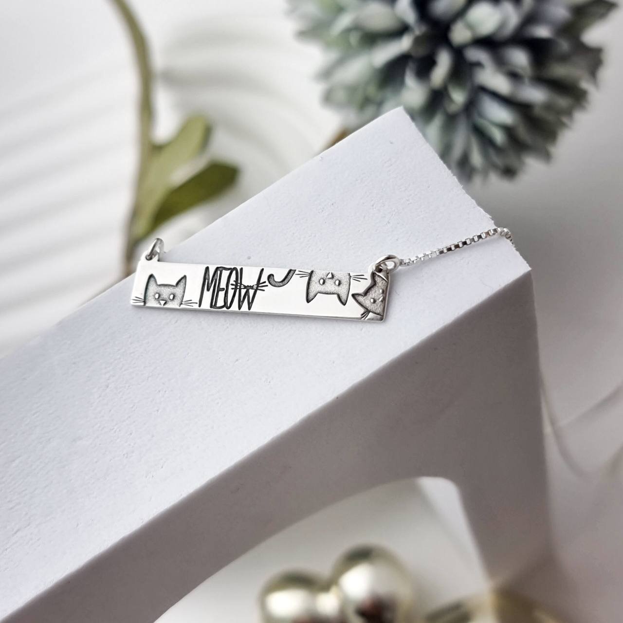 Colar de Prata Placa Meow Gatinhos