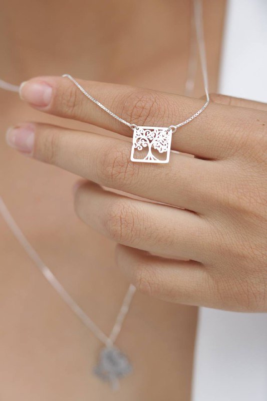 Colar de Prata Vazado Quadrado Árvore da Vida