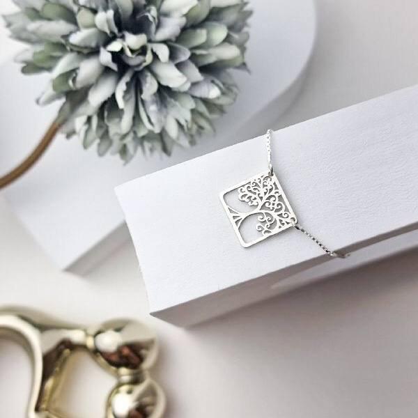 Colar de Prata Vazado Quadrado Árvore da Vida