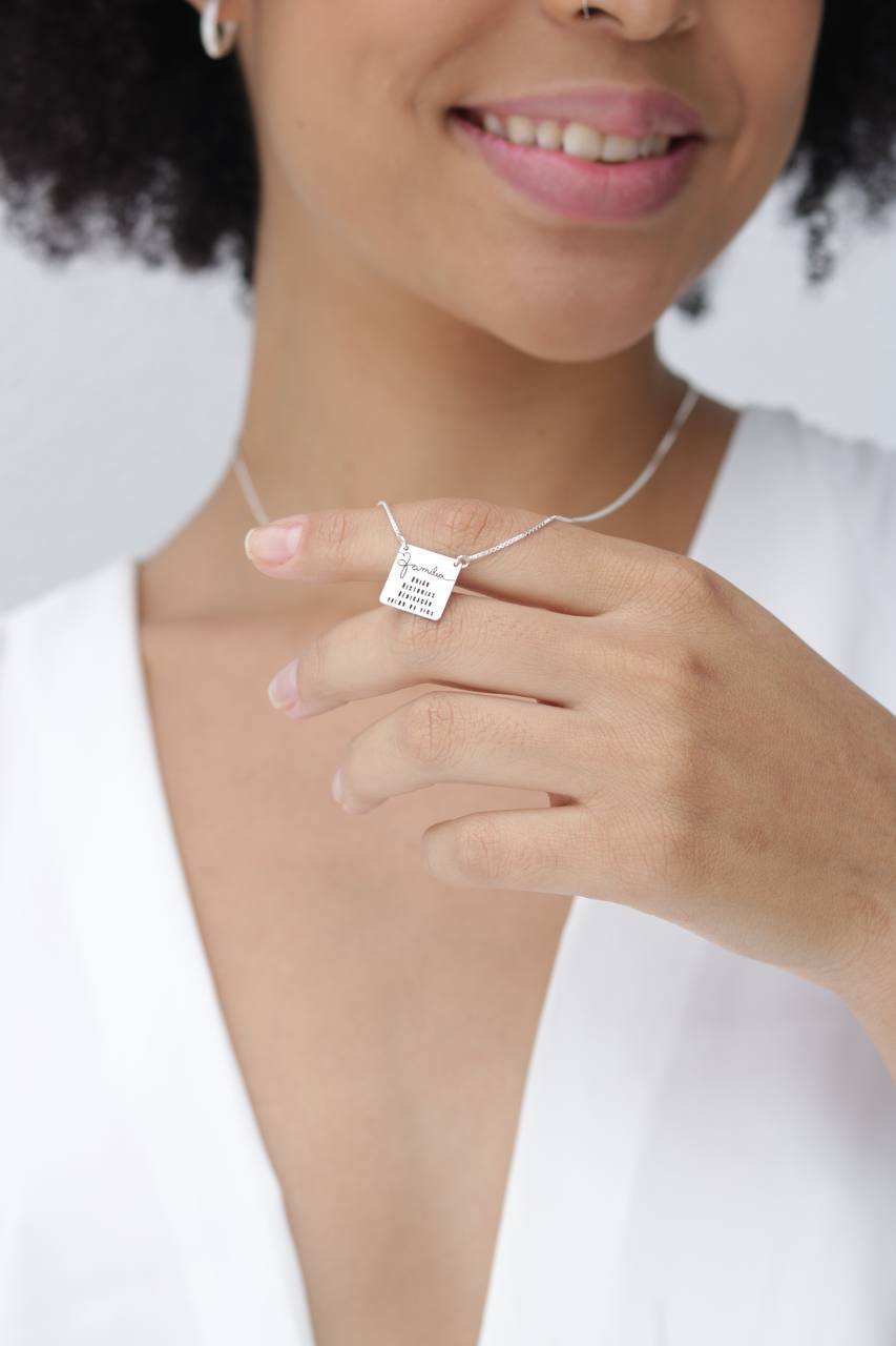 Colar de Prata Quadrado Família