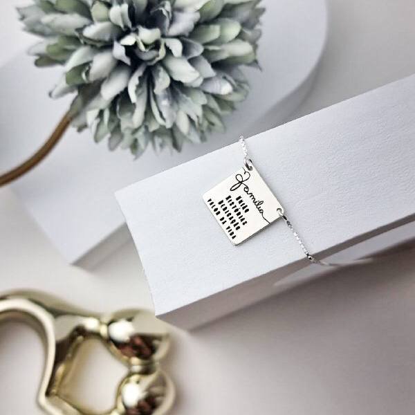 Colar de Prata Quadrado Família