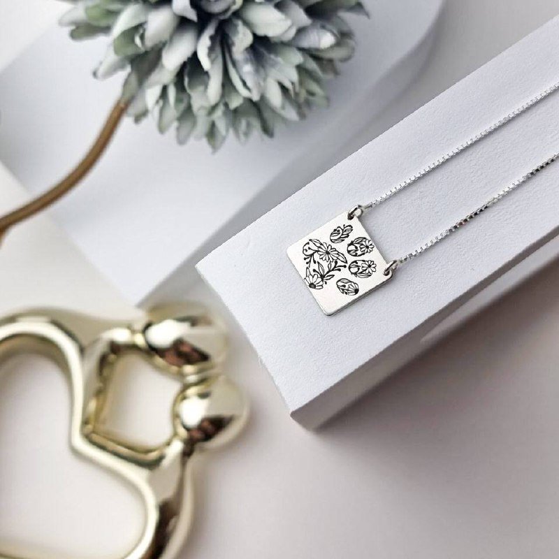 Colar de Prata Quadrado Patinha Florida