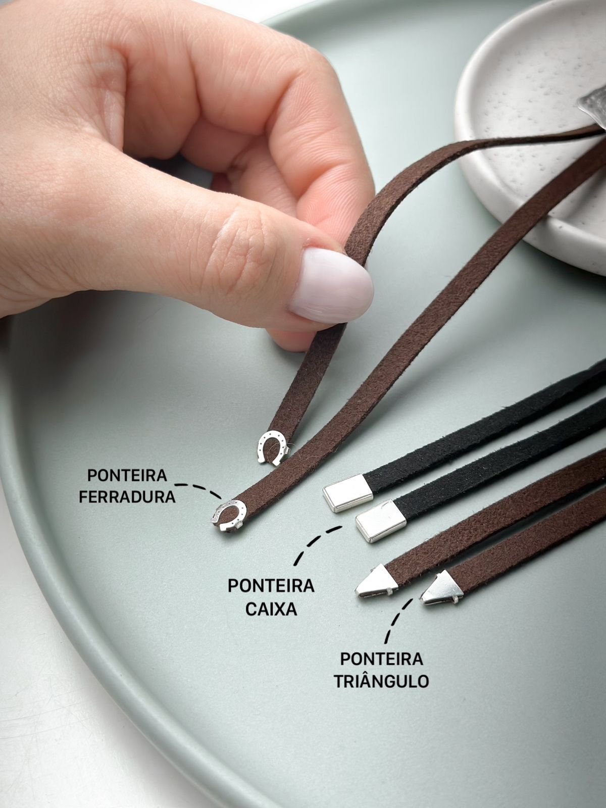 Colar de Prata Gravata Camurça Fivela Cavalo