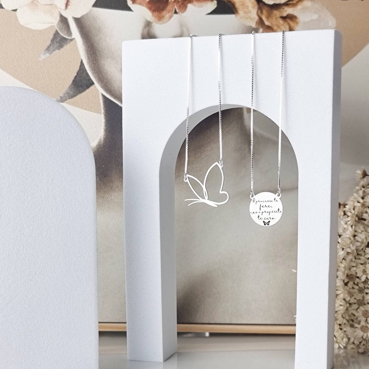 Escapulário de Prata Borboleta Minimalista e O Processo52