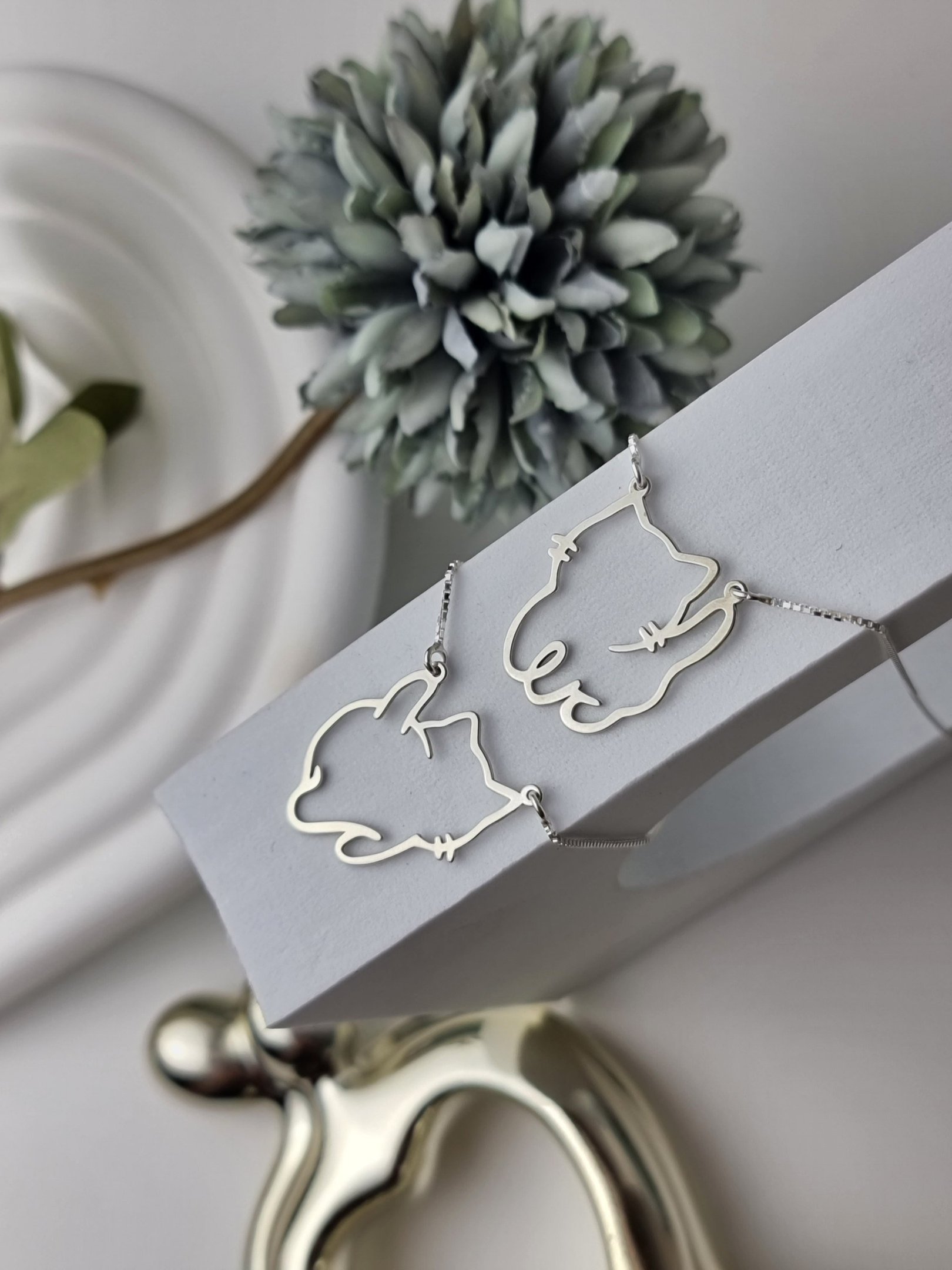 Escapulário de Prata Vazado Gatinho