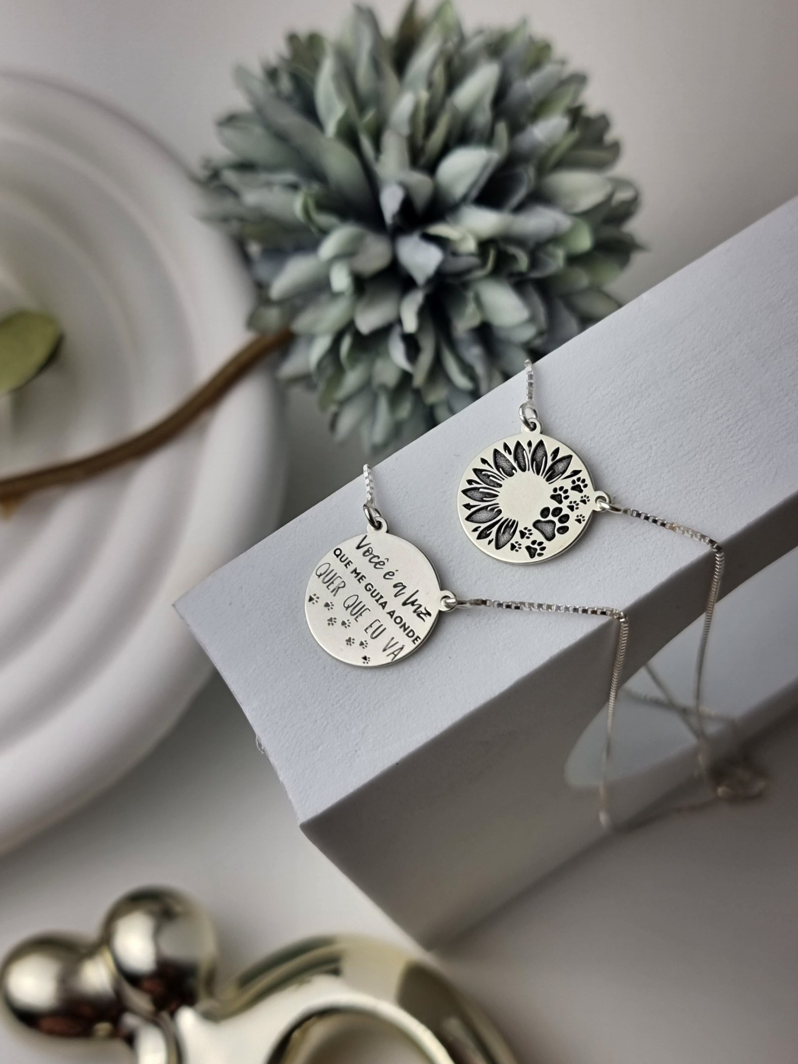 Escapulário de Prata Medalha Girassol e Você é a Luz