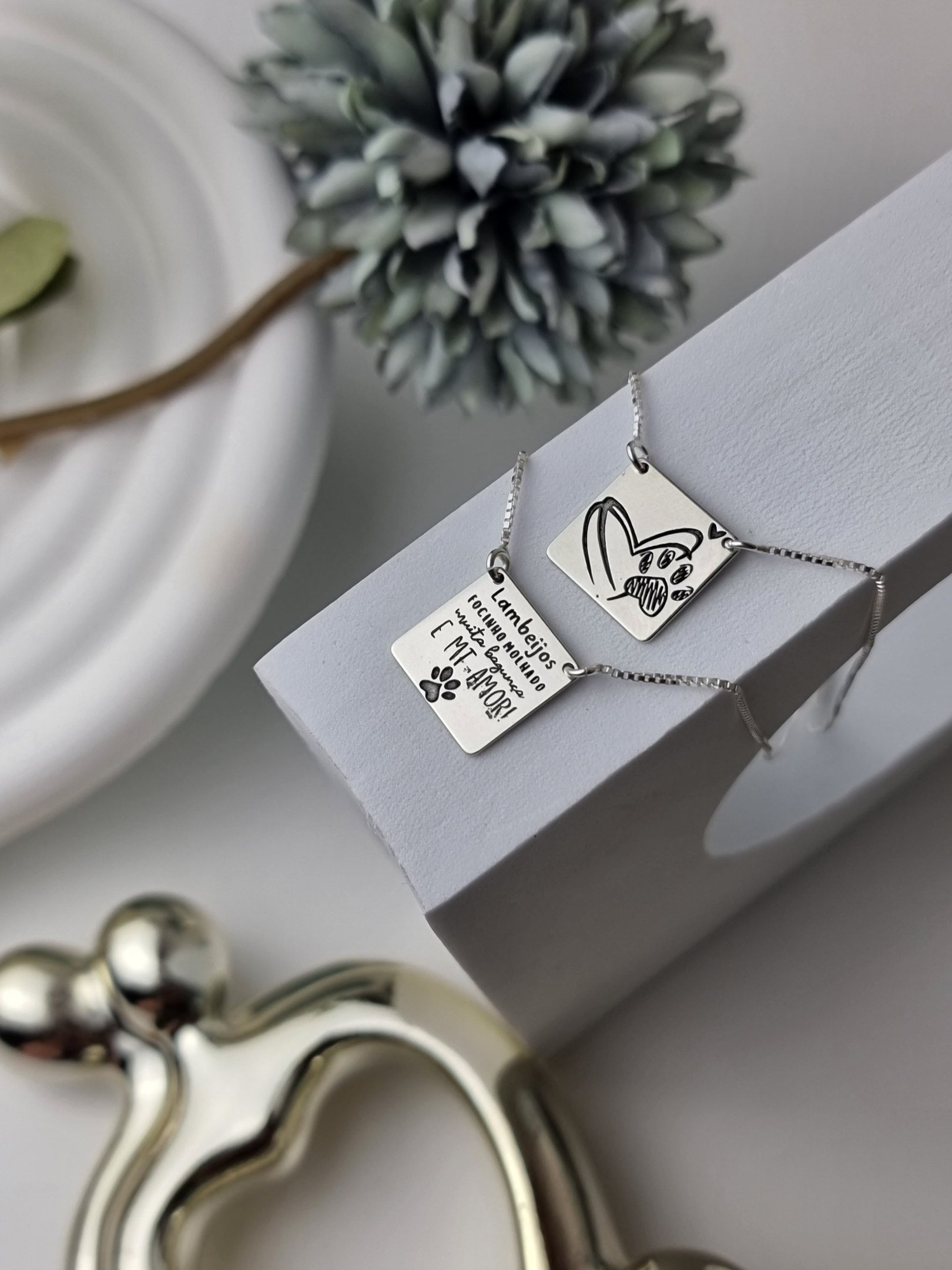 Escapulário de Prata Quadrado Lambeijos e Patinha Riscada