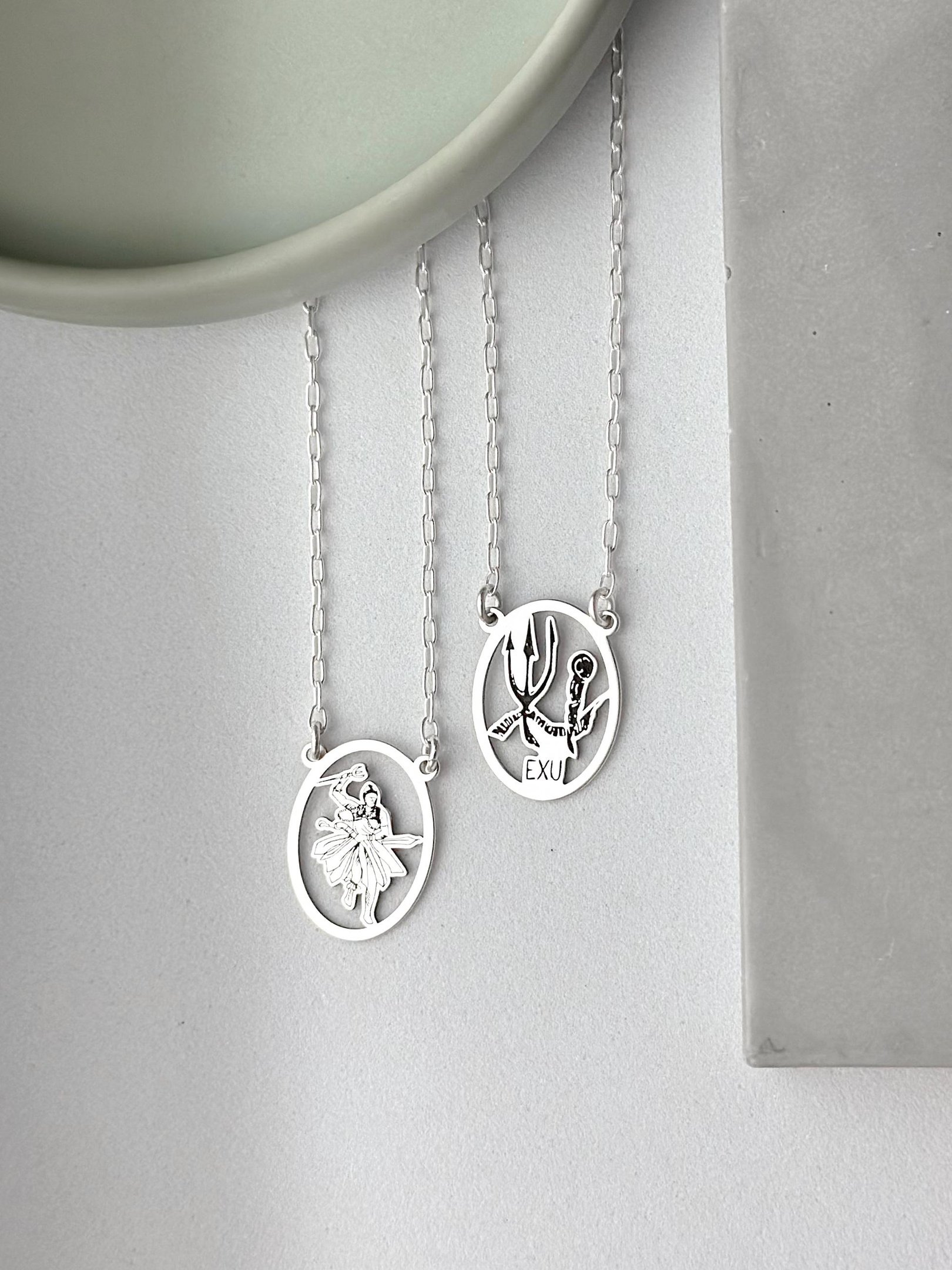 Escapulário de Prata Exu Oval