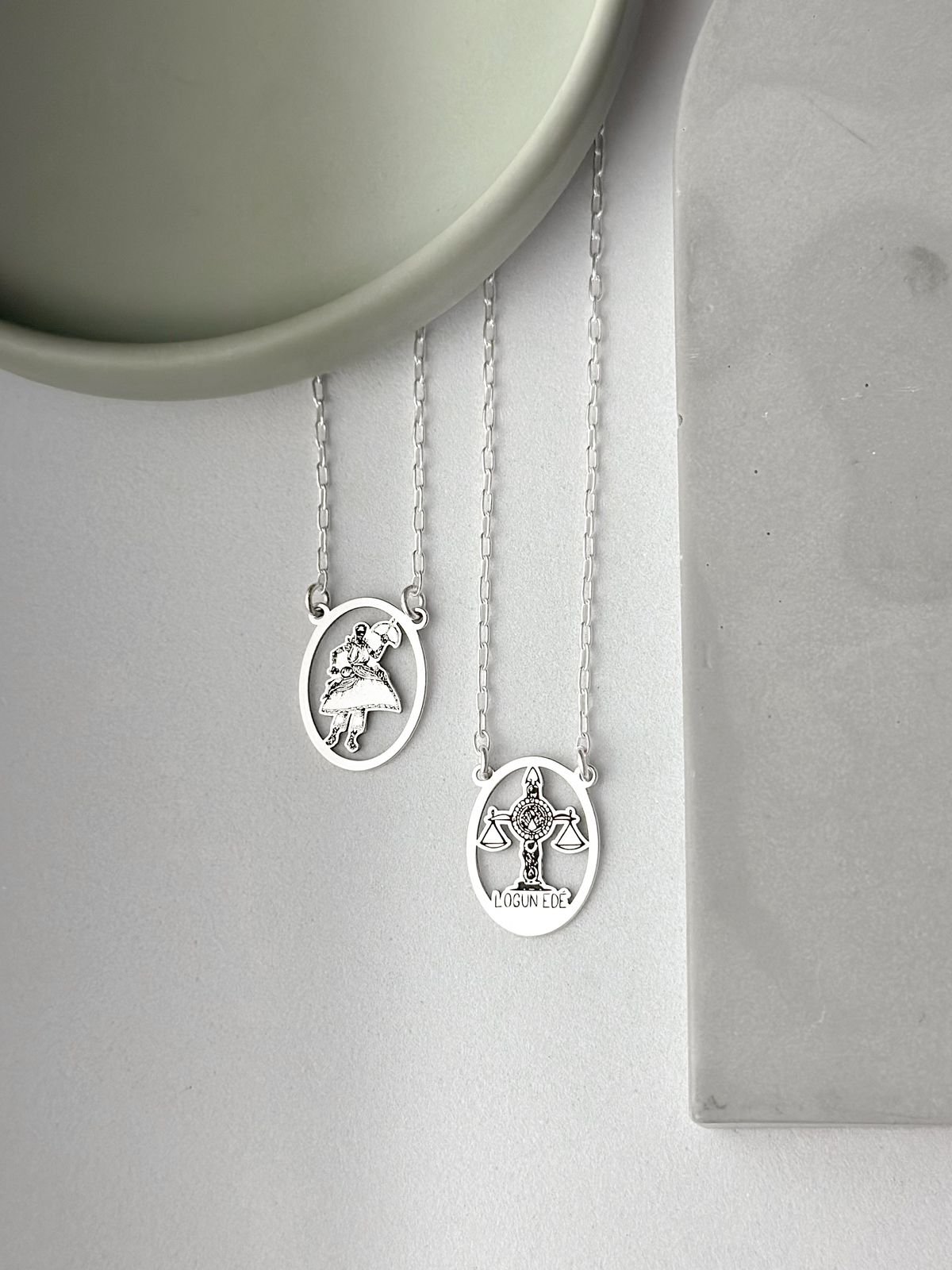 Escapulário de Prata Logun Edé Oval