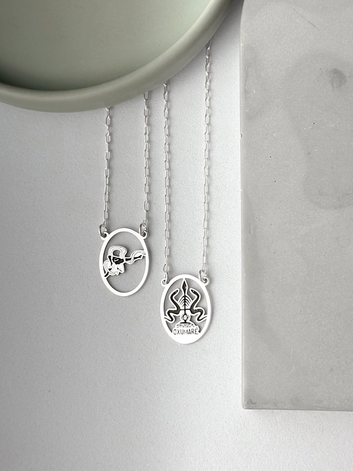 Escapulário de Prata Oxumaré Oval