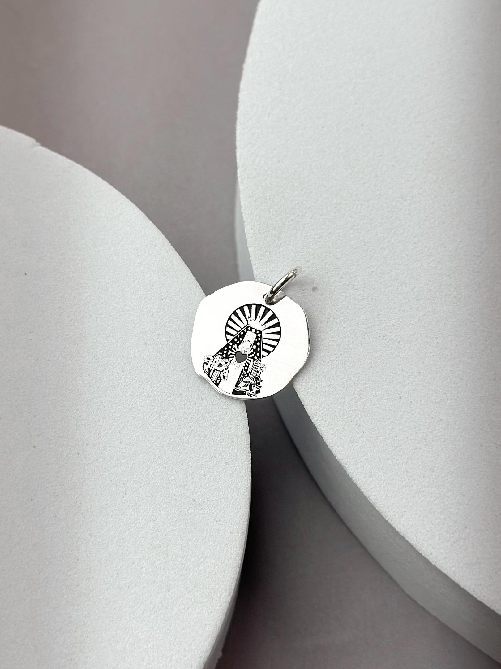 Pingente de Prata Abstrato Nossa Senhora Aparecida