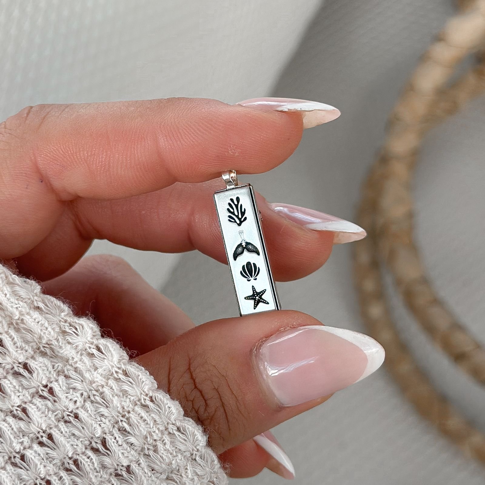 Pingente de Prata Caixa Palito Cascalho Pedra Natural e Simbolos Praianos