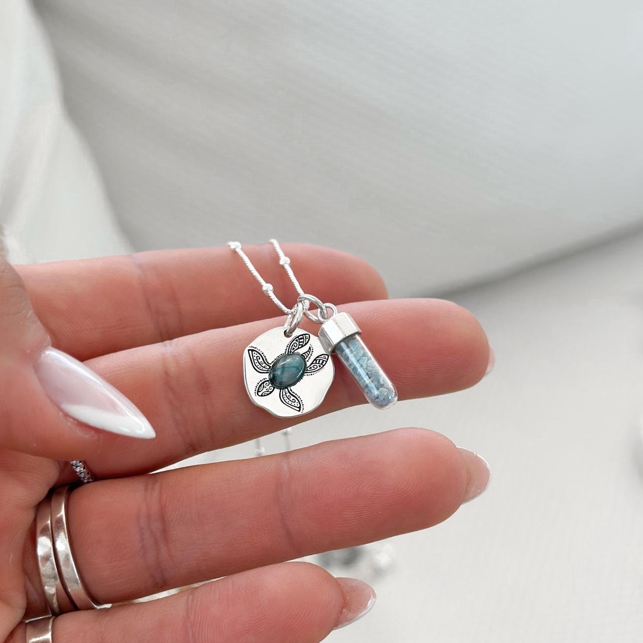 Pingente de Prata Medalha Abstrata Tartaruga e Apatita Azul Oval
