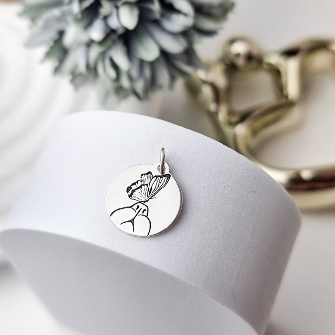 Pingente de Prata Medalha Focinho Borboleta