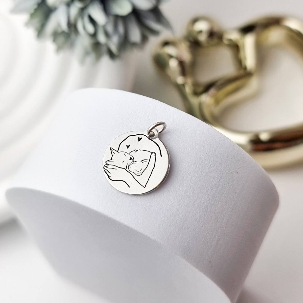 Pingente de Prata Medalha Gato Carinhoso