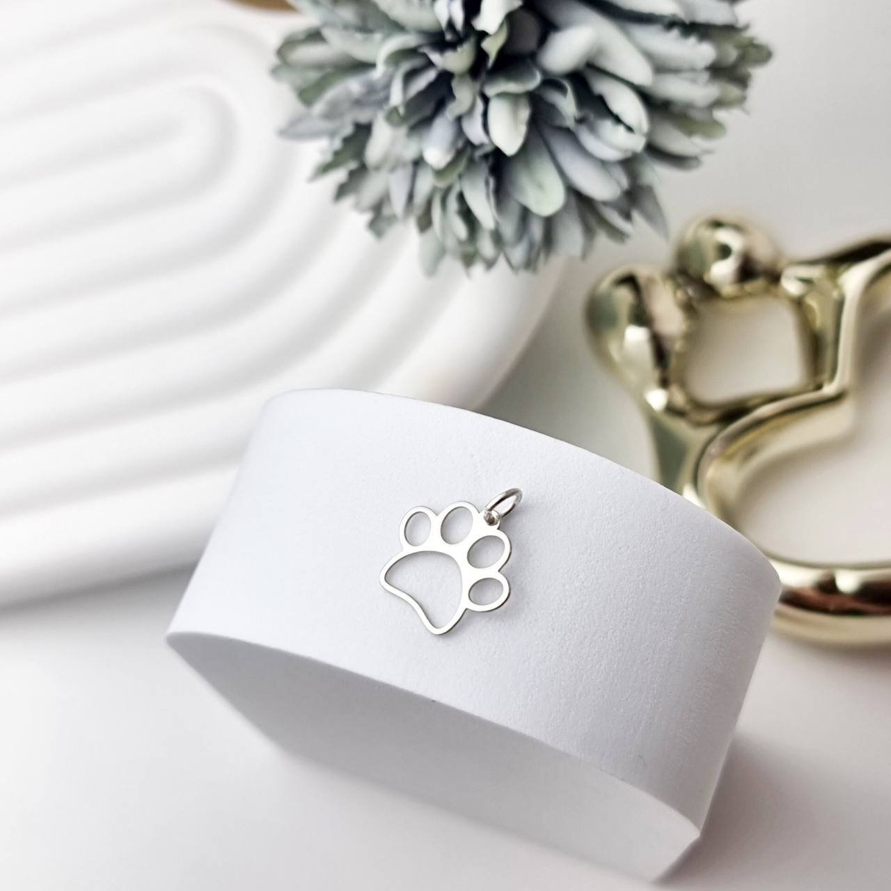 Pingente de Prata Pata Vazado