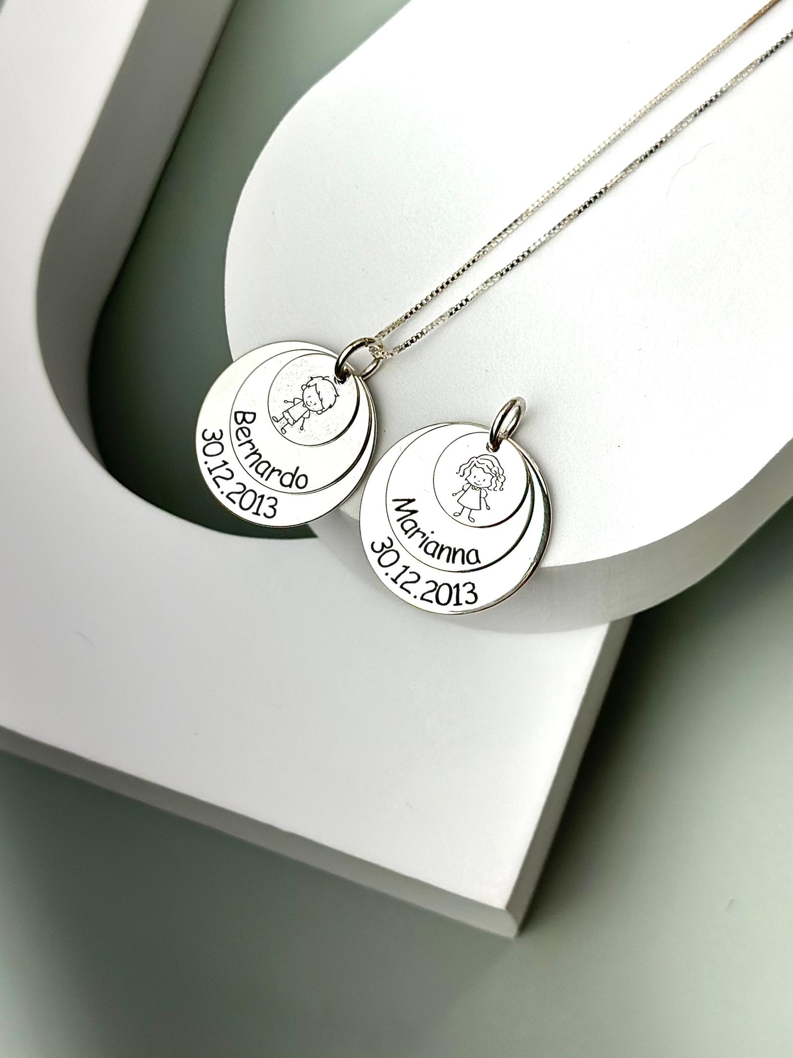 Pingente de Prata Personalizável Três Medalhas Menina
