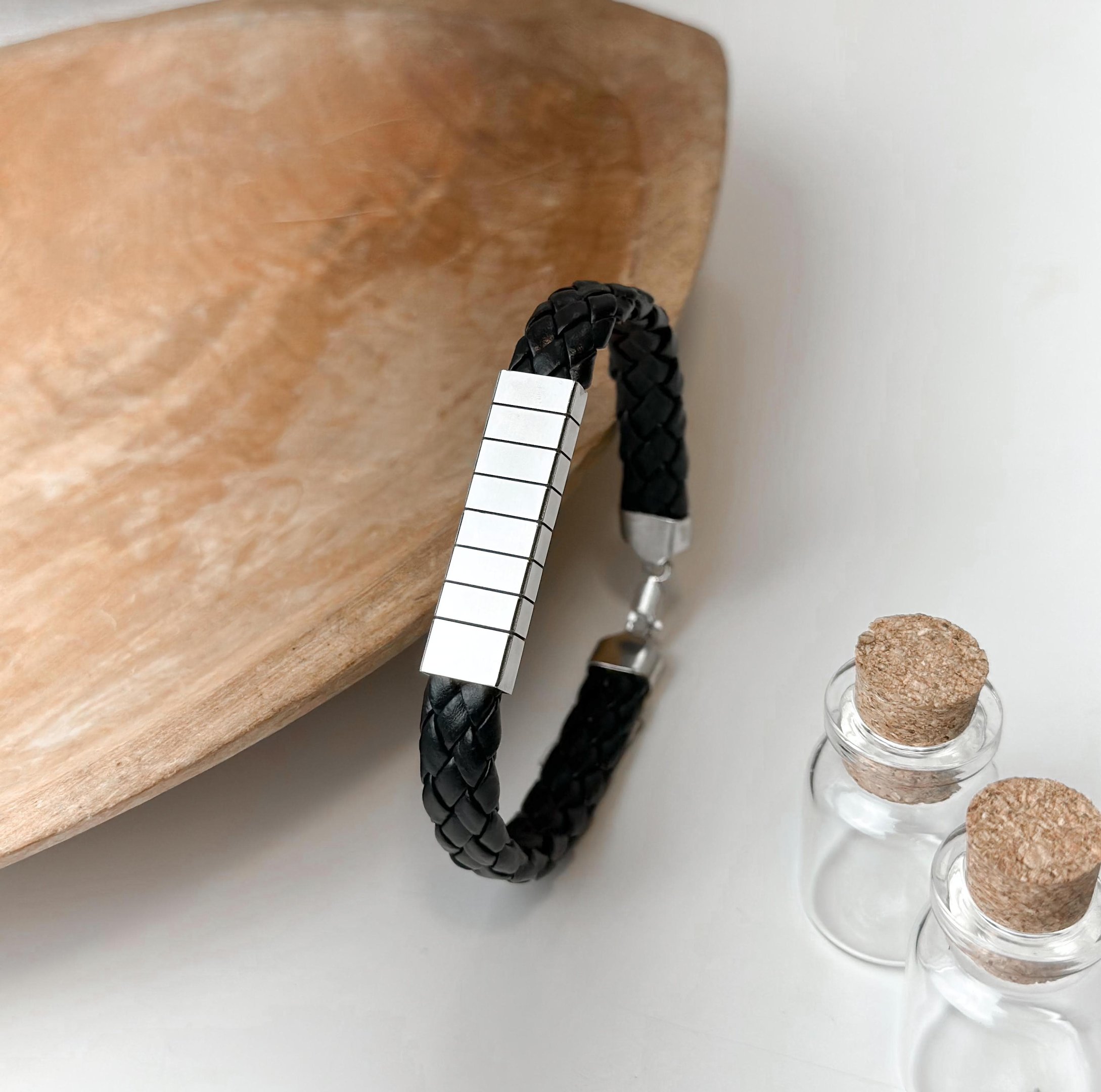 Pulseira de Prata Personalizável Courino Chapa 7 Nomes